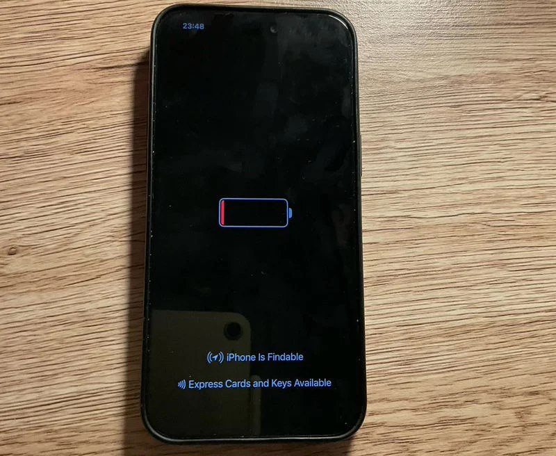 苹果 iOS 18 新功能:iPhone 15 系列手机电量耗尽后仍能显示时间