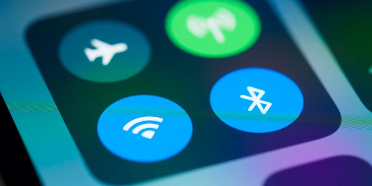 Getting Text Messages Late on Your iPhone? Try These 9 Fixes