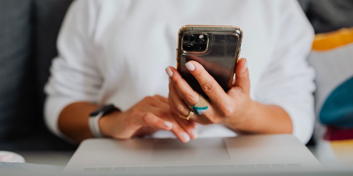 Getting Text Messages Late on Your iPhone? Try These 9 Fixes