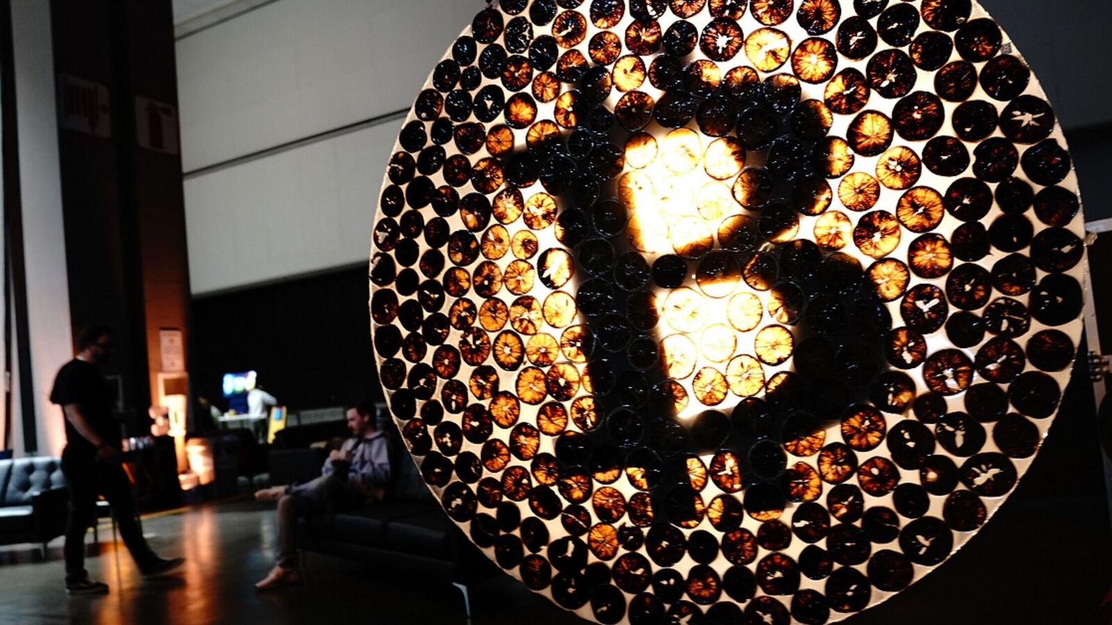 Bitcoin Falls to 1-Month Low as Market Sentiment Turns Cautious