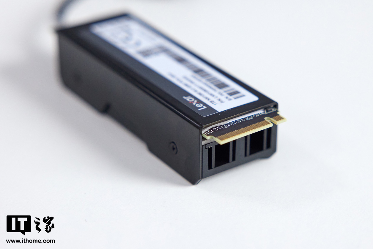 雷克沙 NM1090 PCIe5.0 Gen5x4 NVMe 固态硬盘图赏:全副武装的读写性能怪兽