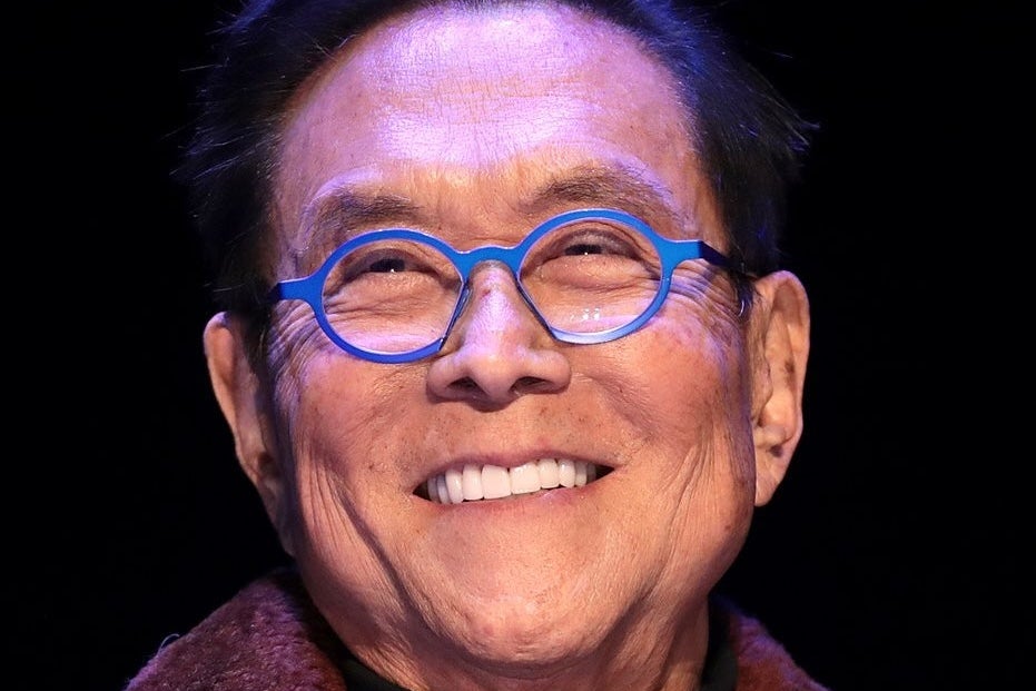 Robert Kiyosaki Backs Raoul Pal's 'Banana Zone' Theory, Predicts Bitcoin Will Enter Parabolic 'Sine Curve' Surge