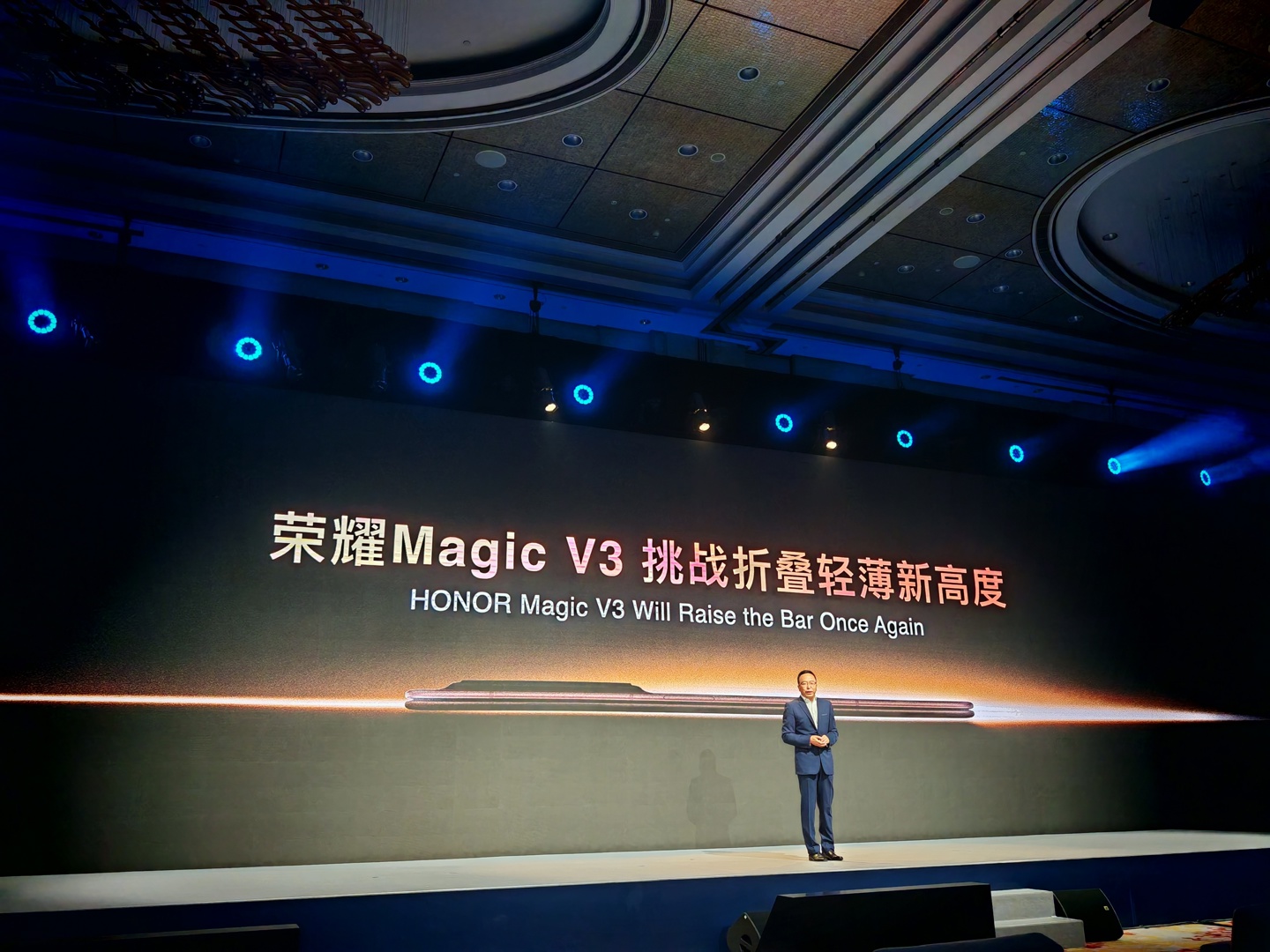 消息称荣耀 Magic V3 折叠屏手机搭载骁龙 8 Gen3 处理器,支持 5.5G、卫星通话