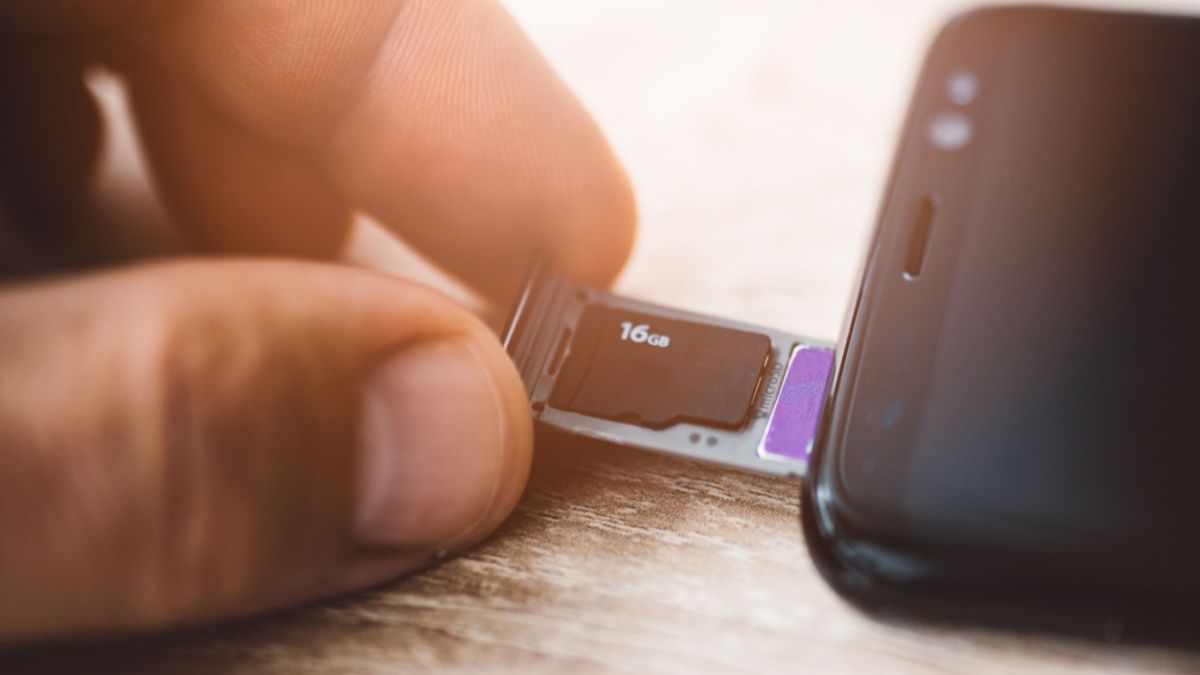 Why Are SD Cards Declining When They're So Awesome?