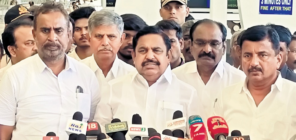 在双方领导人参与 M Karunanidhi 纪念币的发行后，AIADMK 声称 DMK 和 BJP 之间存在秘密联盟