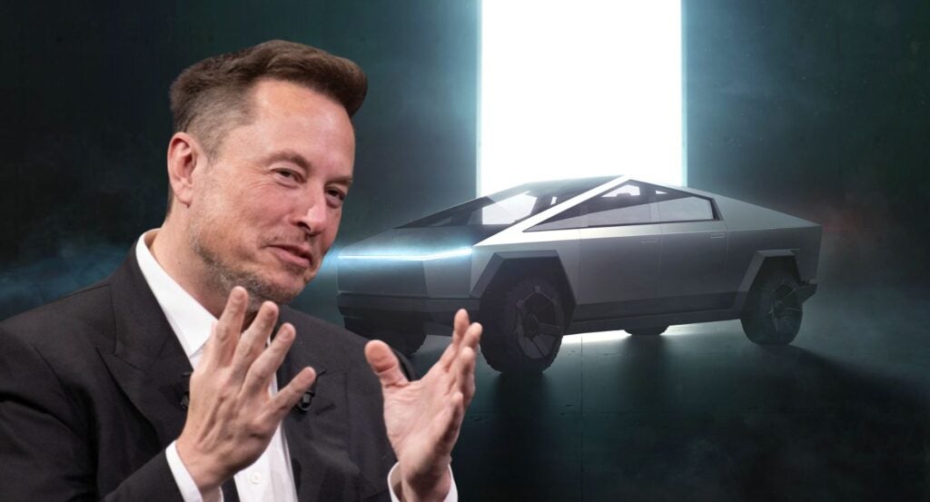 サイバートラックで牽引されたイーロン・マスク像が疑問を呼び、ネット上で話題に