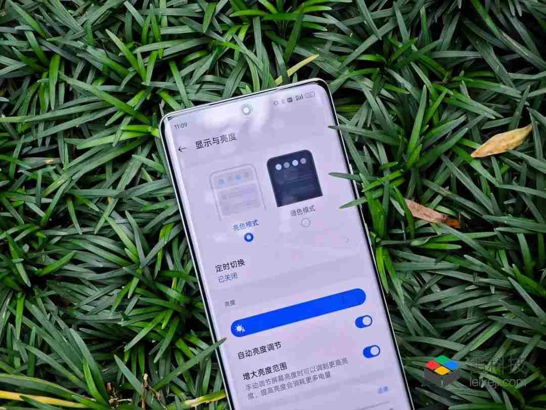 LCD手机，消失了