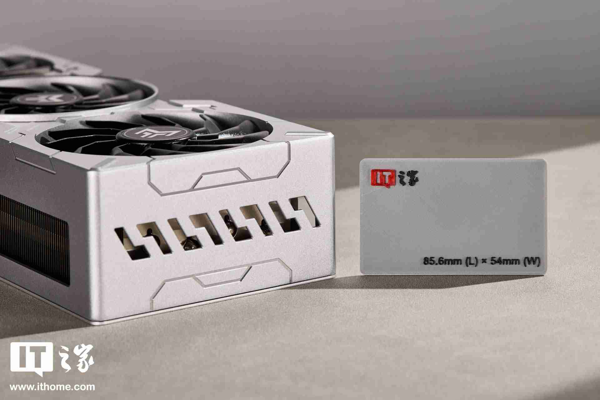 影驰 RTX 4080 SUPER 金属大师 OC 显卡图赏:金属风拉满的 4K 游戏旗舰