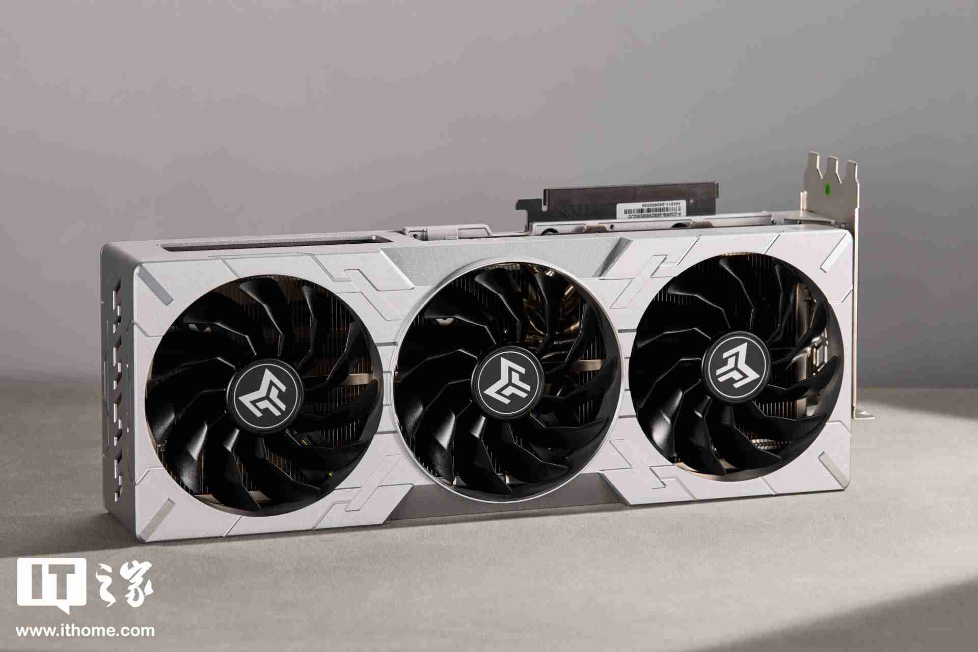 影驰 RTX 4080 SUPER 金属大师 OC 显卡图赏:金属风拉满的 4K 游戏旗舰