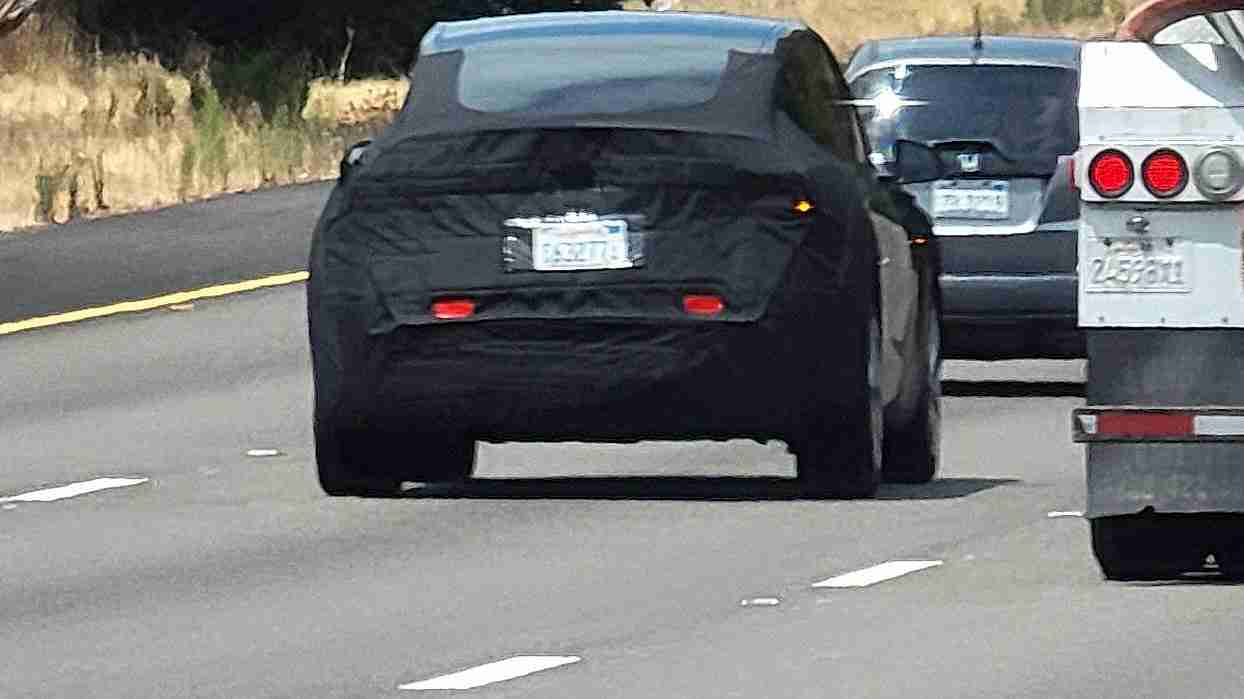 Model Y Juniper facelift seen swerving in traffic at 70 mph to test its handling