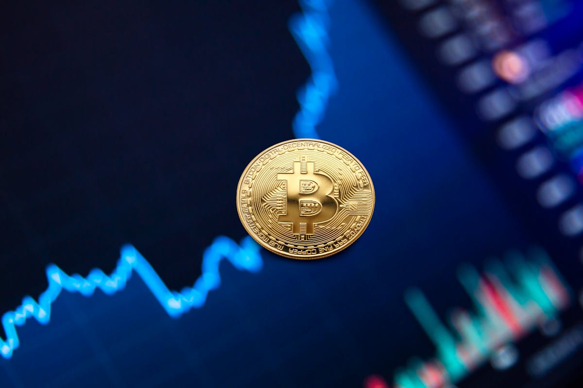 Bitcoin Struggles to Reclaim 000 as Crypto Market Enters the Weekend in Red