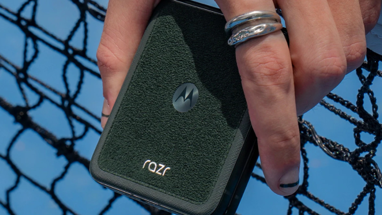 Moto Razr Ultra (2025) vs. Samsung Galaxy Z Flip 6