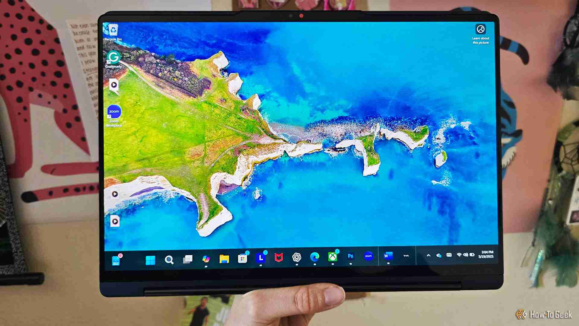 Lenovo Yoga 9i 2-in-1 Gen 10 Aura Edition Review: A Solid, Well-Rounded Laptop