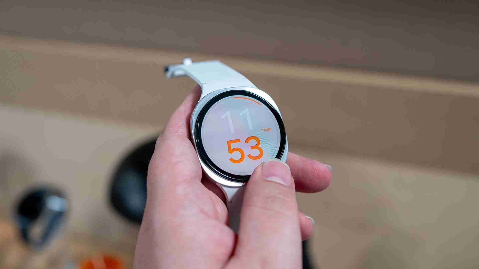 Galaxy Watch 8 vs. Apple Watch Series 10 : ??? ???? ? ? ?? ?? ??????