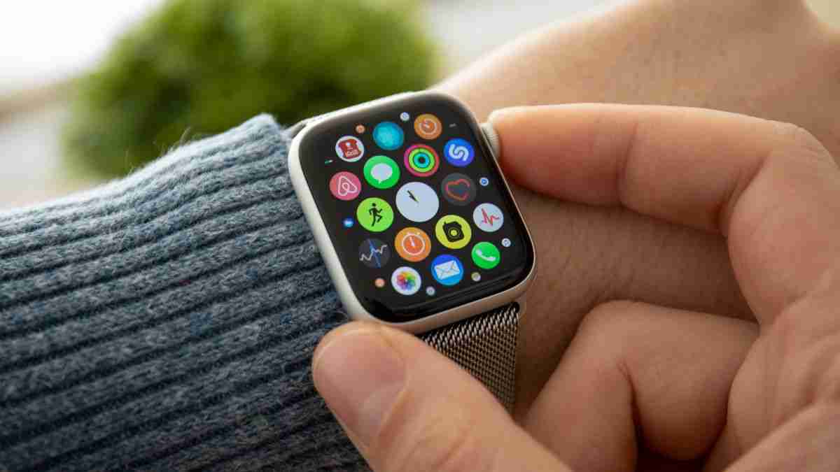 Galaxy Watch 8 vs. Apple Watch Series 10 : ??? ???? ? ? ?? ?? ??????