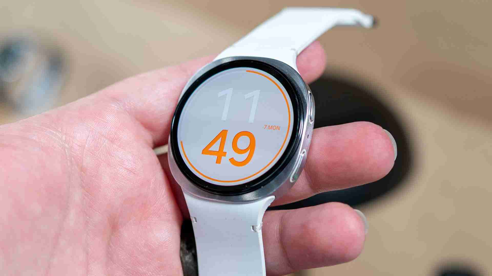 Galaxy Watch 8 vs. Apple Watch Series 10 : ??? ???? ? ? ?? ?? ??????