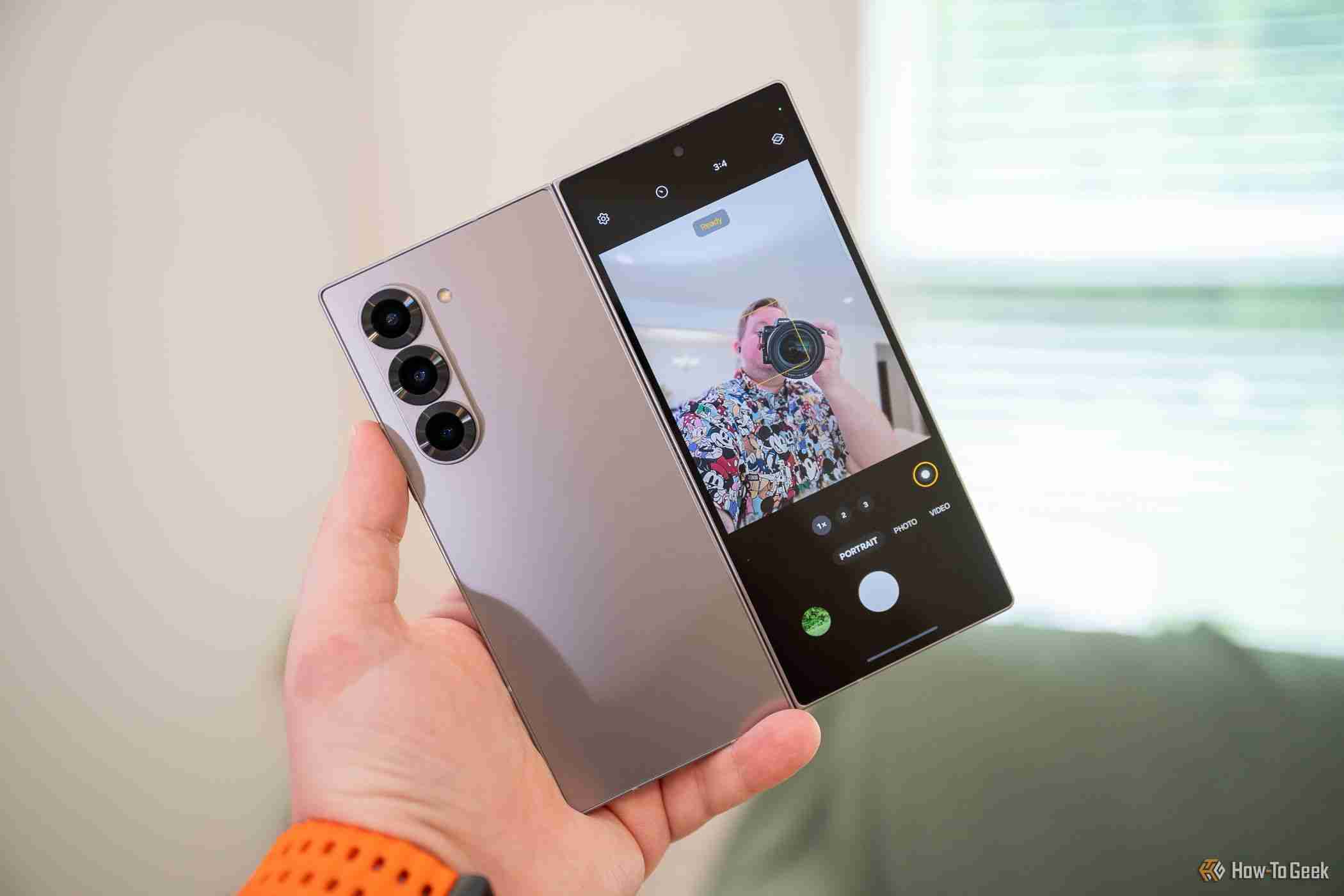 Galaxy Z Flip 7 vs. Galaxy Z Flip 7 FE: Goodbye Snapdragon, Welcome Exynos