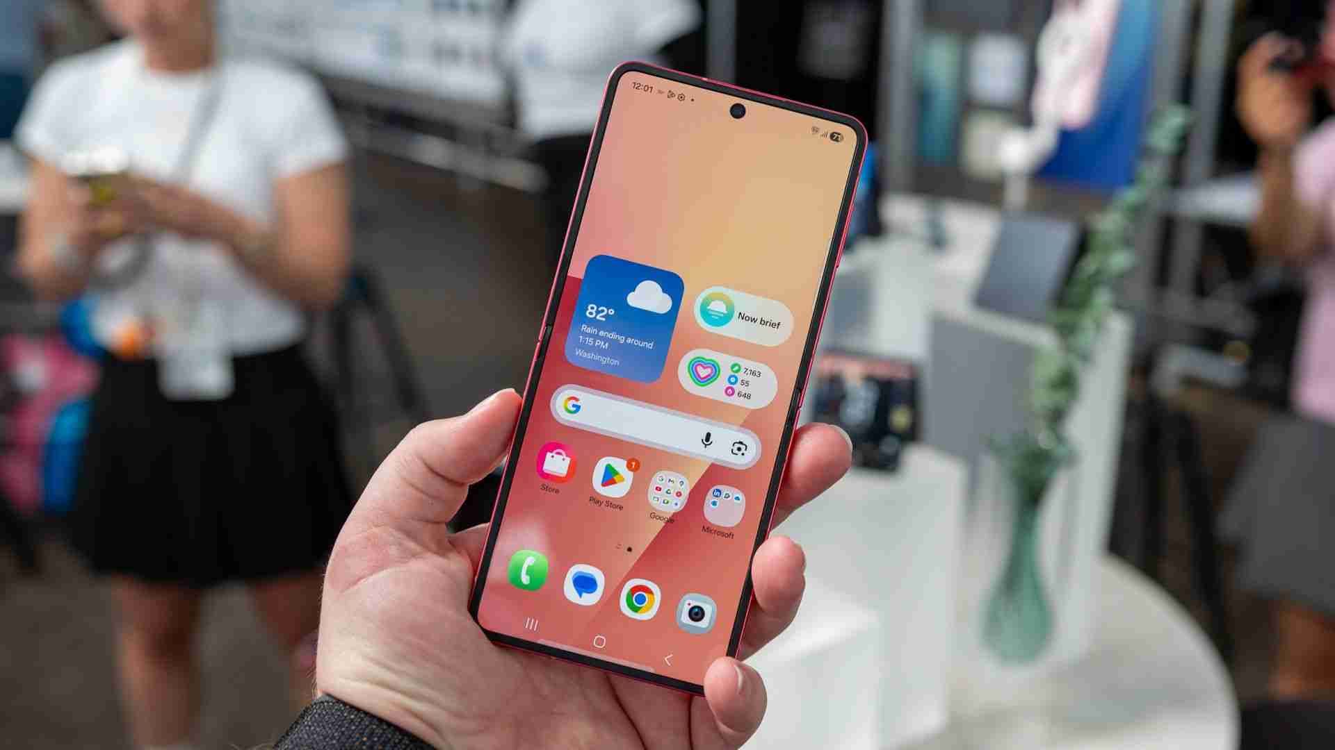 Galaxy Z Flip 7 vs. Galaxy Z Flip 6:魅力的なアップグレードまたは増分変更?