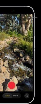 iPhone 相机视频录制界面显示 4K 和录制状态
