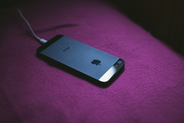 ipadpro充电器能给iphone15充电么