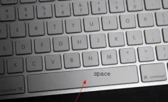 笔记本上的space键在哪
