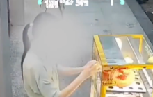 女子连续偷吃5个蛋挞后转身就走是怎么回事？详情介绍