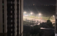 男子半夜在小区找狗狗：主人都快气哭了，狗狗就在小区装听不见