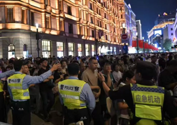 国庆首日外滩累计客流56.3万人次 较去年提升两成以上