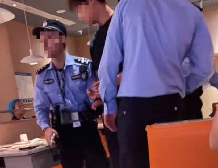 小伙和女友餐厅吃饭被铐走 警方道歉是怎么回事？详情介绍