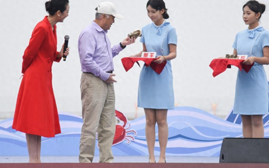 湖北一地“蟹王”“蟹后”拍出1.9万是怎么回事？详情介绍 - php中文网