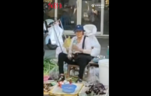 店主允许大妈门口摆摊双方互动暖人心是怎么回事？详细介绍