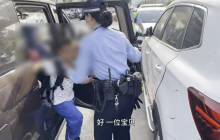 老师穿拖鞋开车载13名小学生被查处是怎么回事?详细介绍