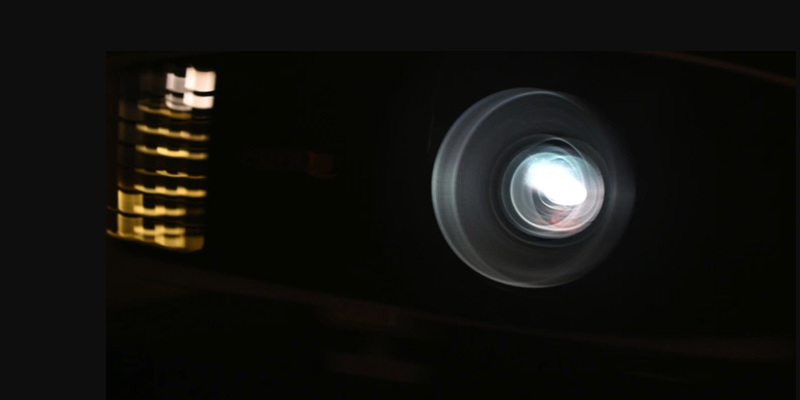 女子卧室被合租男室友装摄像头 通过手机App偷 窥女子隐私