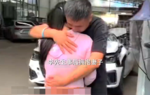 小车被31吨罐车压扁司机仅皮外伤 "最命硬的司机"获赠新车