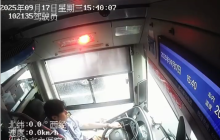 公交司机雨中为救护车让出生命通道是怎么回事?详细介绍