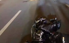 重庆江北摩托惨剧！精神小伙超速带妹摔车 小妹撞栏杆 两人当场死亡！