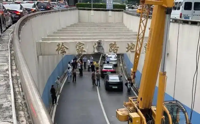 上海警方：陈某（男，36岁）在市中心危险驾驶，已被刑拘