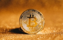 比特币在过去一个月下跌 3.60%，技术面预测其下个目标价