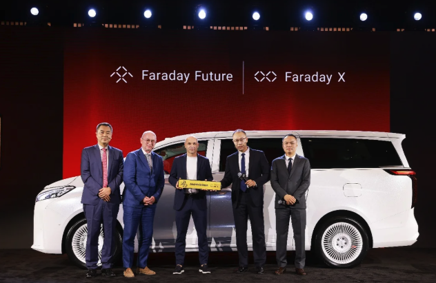 法拉第未来首款MPV迪拜发布:伊涅斯塔成首位车主