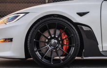 马斯克明确拒绝设立特斯拉高性能子品牌，称将专注于自动驾驶研发