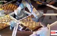AI觉醒？国际象棋机器人急眼，竟折断7岁男孩手指
