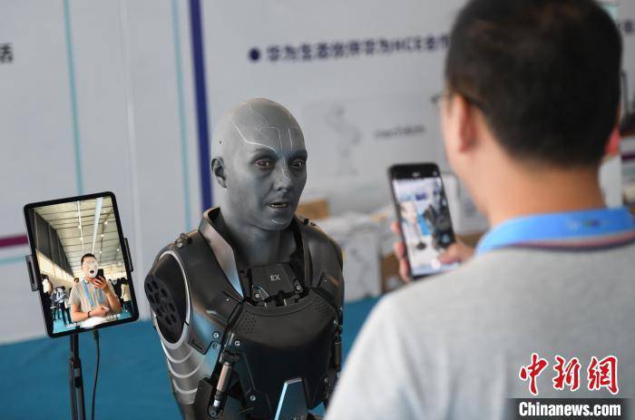 Ningbo, Zhejiang : le Robot Summit attire les visiteurs