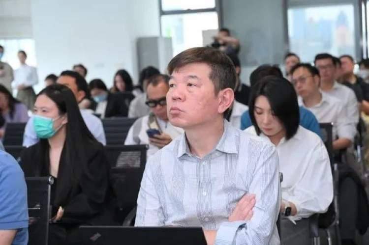 深化境内外投资促进交流，中法人工智能领军者齐聚北外滩