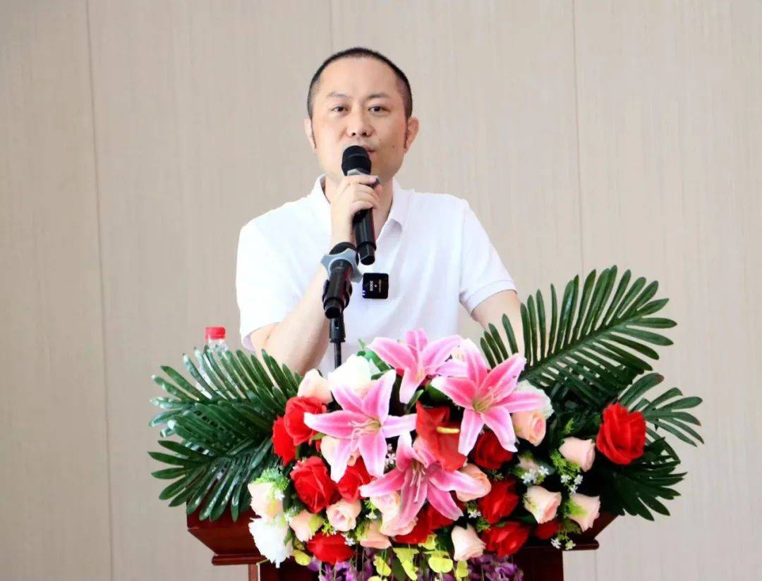 산업과 교육의 통합을 촉진하는 온라인 로봇은 장시성 산업 및 상업 기술 학교 산업 로봇 산업 대학의 번영을 돕습니다.