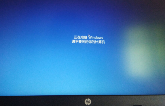 What should I do if Win10 prompts that the computer is shutting down and preparing windows? Please do not shut down the computer.