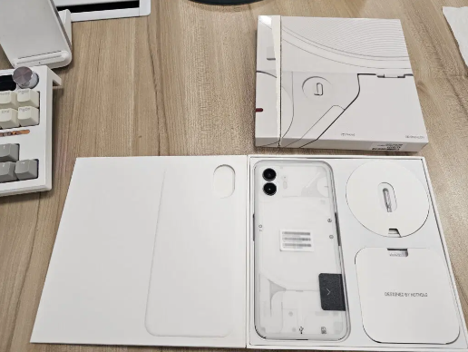 Nothing Phone(2a):亲民定位,低价吸引用户目光