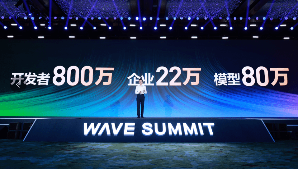 百度CTO王海峰:飞桨开发者数已达800万,大语言模型为通用人工智能带来曙光