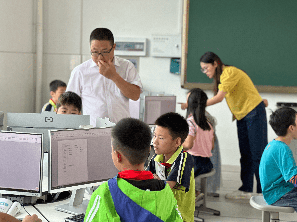 Alibaba Youth Cloud fördert „Cloud-Technologie-Kurse“, und Kinder in Berggebieten nutzen ihre Sommerferien, um Roboterautos zu entwickeln