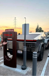 特斯拉Cybertruck在50000号超级充电桩上露面