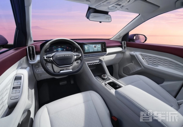 五菱星云搭载创新燃油系统，低油耗高性能令人惊叹